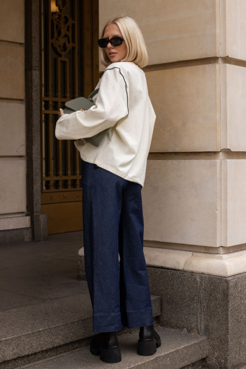 Дамска блуза в цвят екрю с бродирано момиче с очила