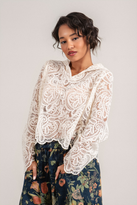 Дамска блуза в цвят екрю с етно бродерия и качулка