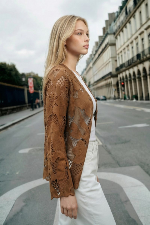 Дамска блуза в кафяво с рязана бродерия и копчета