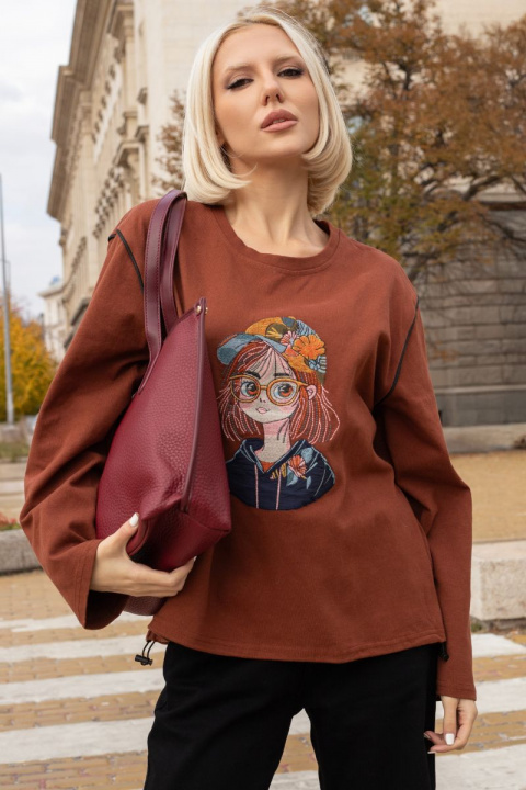 Дамска блуза в карамелено кафяво с бродирано момиче с очила
