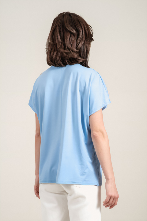 Дамска блуза в светлосиньо със свободна кройка и декоративни копчета