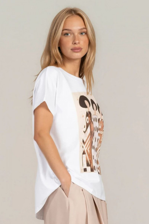 Дамска бяла тениска от памук с бежов артистичен принт