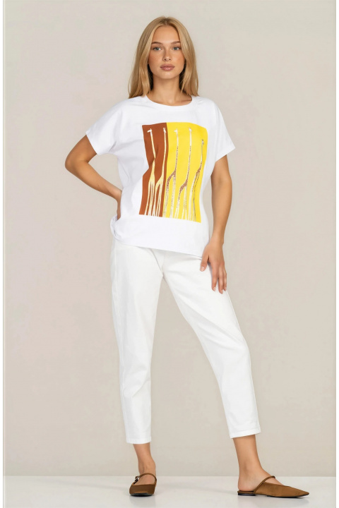 Дамска бяла тениска от памук с щампа в жълто и кафяво със златисти жирафи