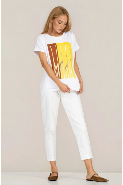 Дамска бяла тениска от памук с щампа в жълто и кафяво със златисти жирафи