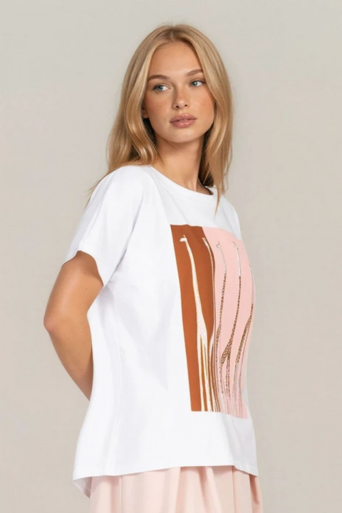 Дамска бяла тениска от памук с щампа в розово и кафяво със златисти жирафи