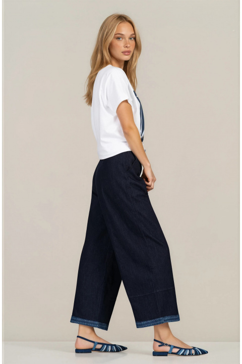 Дамска бяла тениска от памук с щампа в синьо със златисти жирафи