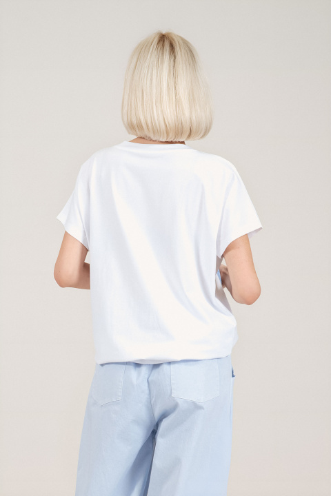 Дамска бяла тениска от памук със син артистичен принт