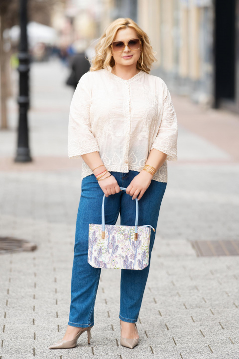 Дамска чанта от еко кожа в бяло с принт лилави цветя и зелени листа