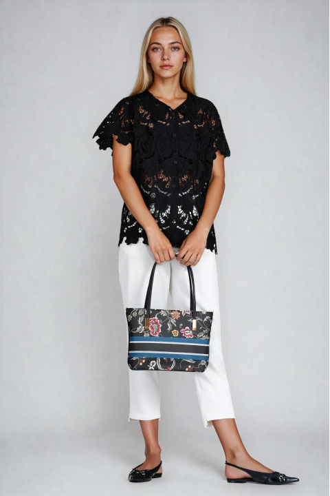 Дамска чанта от еко кожа в черно с цветен флорален принт