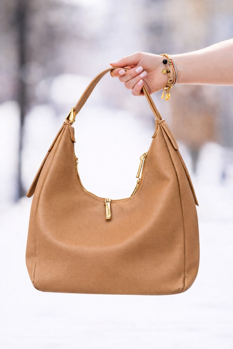 Дамска чанта от еко кожа в цвят бежов камел с регулируема дръжка