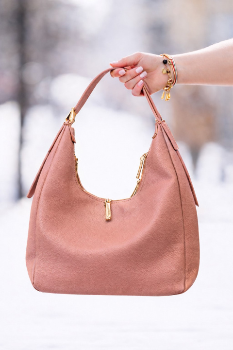 Дамска чанта от еко кожа в розово с регулируема дръжка