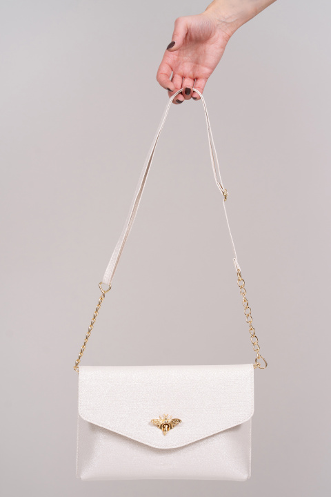 Дамска чанта в перлен цвят тип клъч