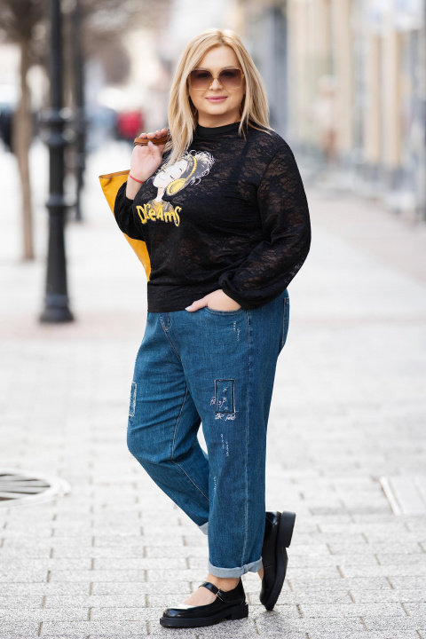 Дамска черна блуза от дантелена мрежа с щампа момиче и надпис