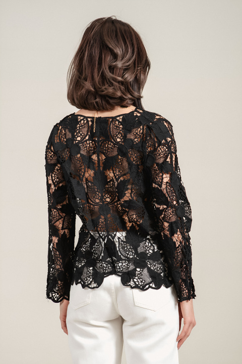 Дамска черна туника с ефектна бродерия, свободен силует и остро деколте