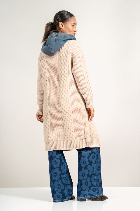 Дамска дълга плетена жилетка с качулка и джобове от деним