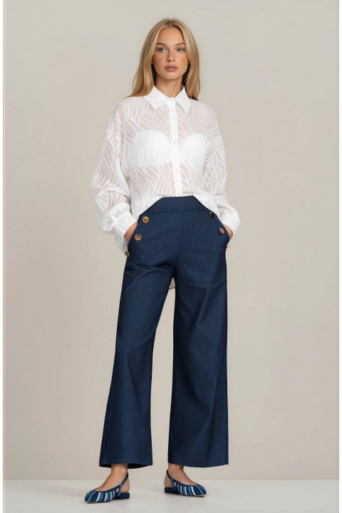 Дамска ефирна бяла риза с релефни шарки и ситни камъни