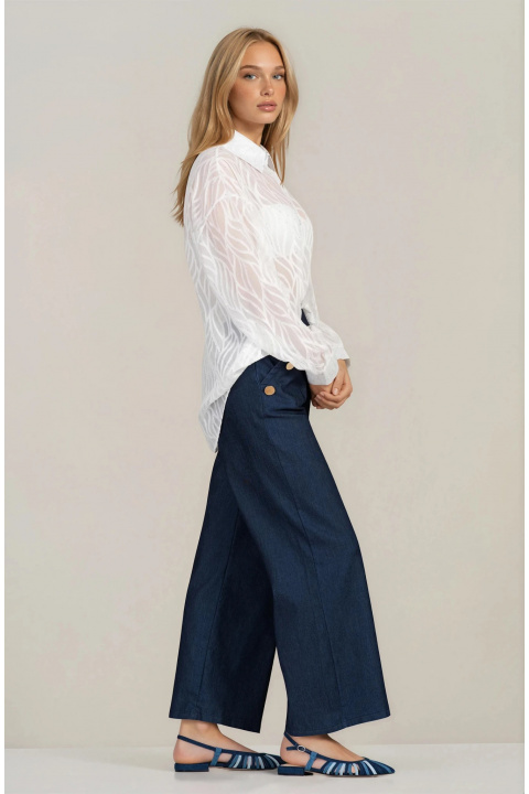 Дамска ефирна бяла риза с релефни шарки и ситни камъни