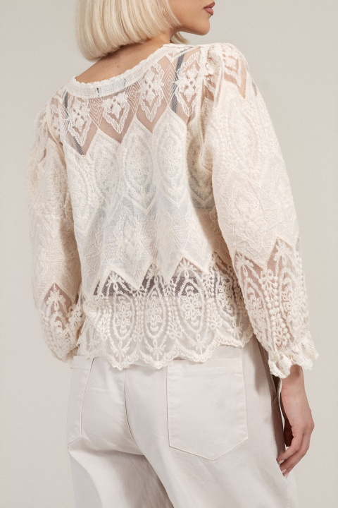 Дамска ефирна жилетка в цвят екрю и етно бродерия