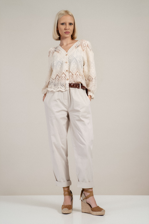 Дамска ефирна жилетка в цвят екрю и етно бродерия