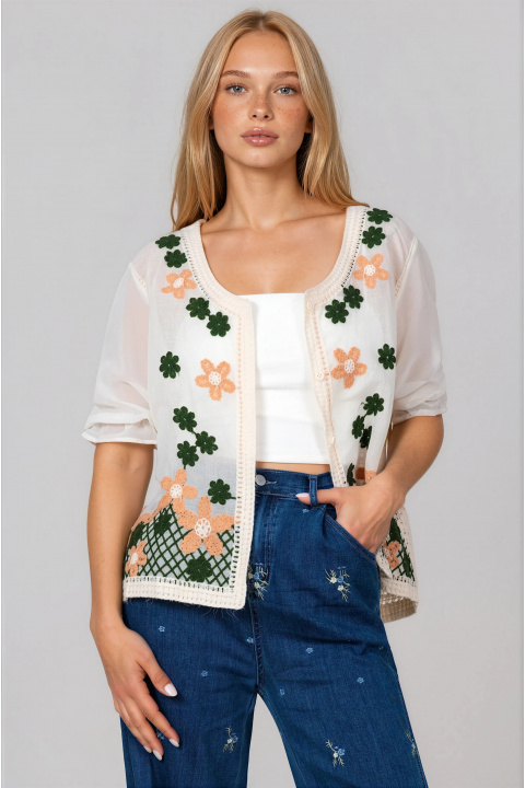 Дамска ефирна жилетка в цвят екрю с флорална бродерия