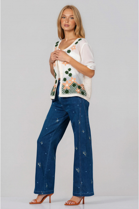 Дамска ефирна жилетка в цвят екрю с флорална бродерия