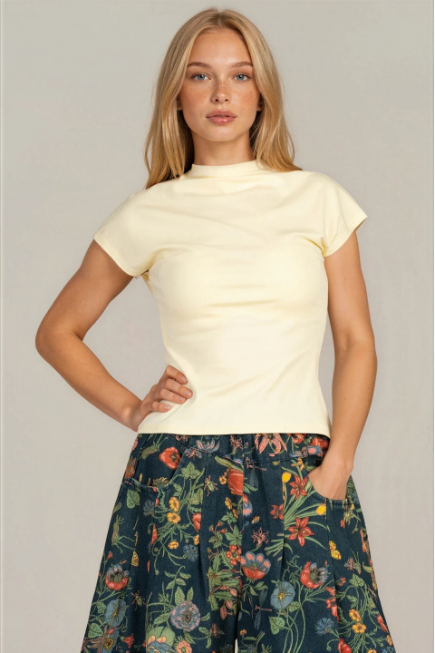 Дамска еластична блуза по тялото в жълт цвят