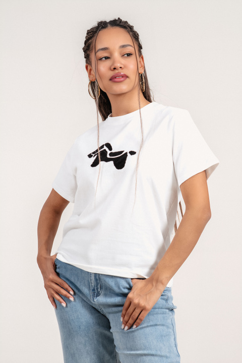 Дамска плътна еластична тениска в бяло с щампа черно куче