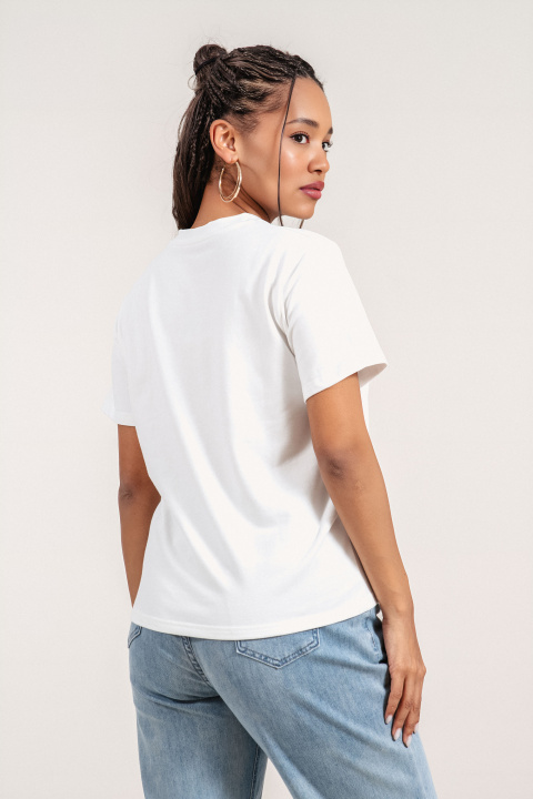 Дамска плътна еластична тениска в бяло с щампа черно куче