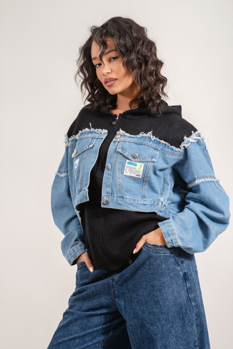 Дамска жилетка от черно плетиво с дънкови елементи, цип и качулка