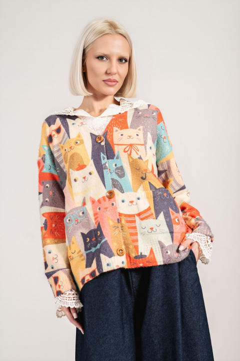 Дамска жилетка от меко плетиво с принт цветни котки