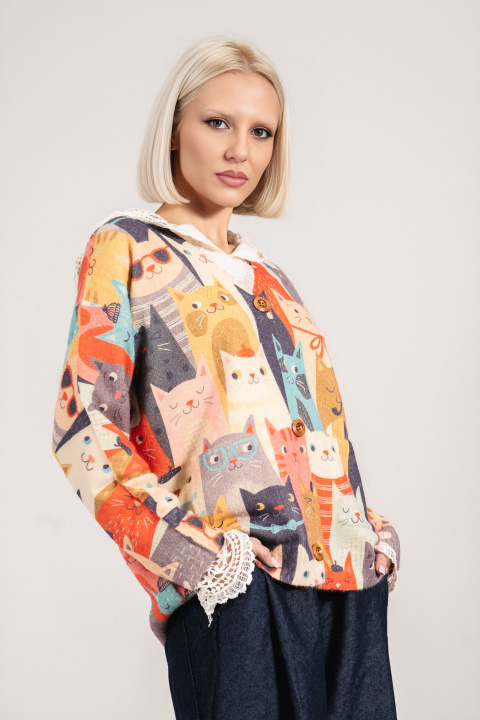 Дамска жилетка от меко плетиво с принт цветни котки