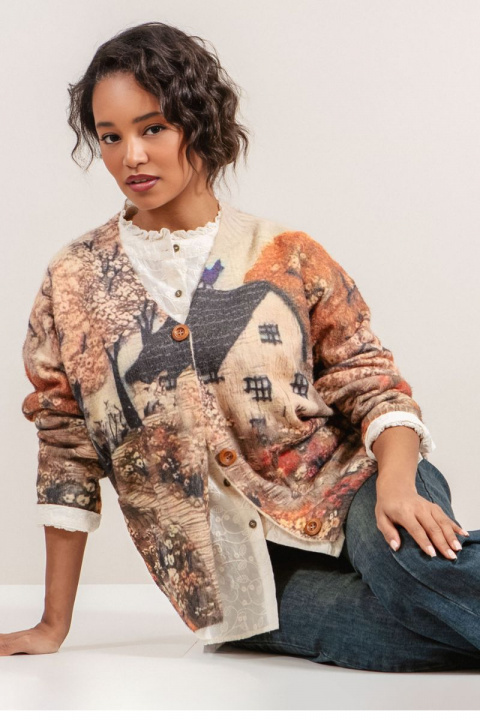 Дамска жилетка от меко плетиво в бежово с пейзажен принт