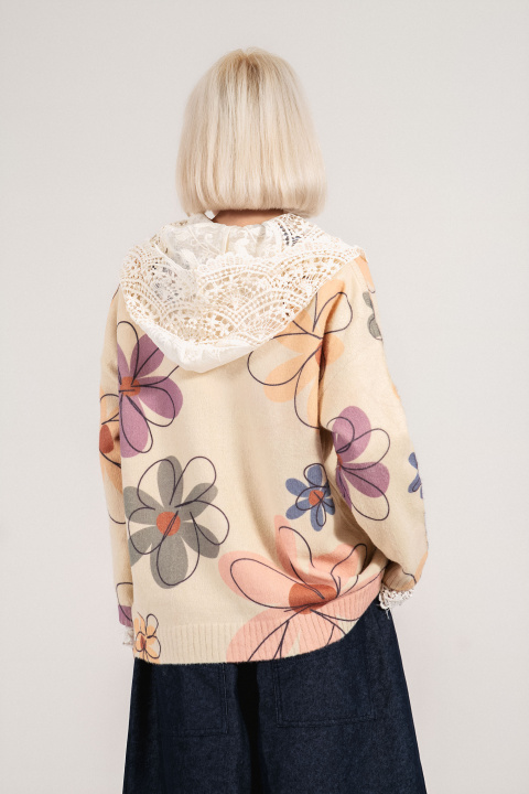 Дамска жилетка от меко плетиво в бежово с принт големи цветя