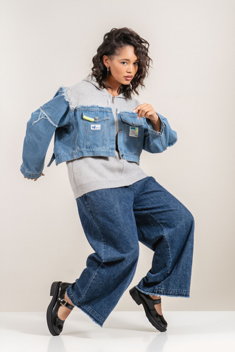 Дамска жилетка от сиво плетиво с дънкови елементи, цип и качулка