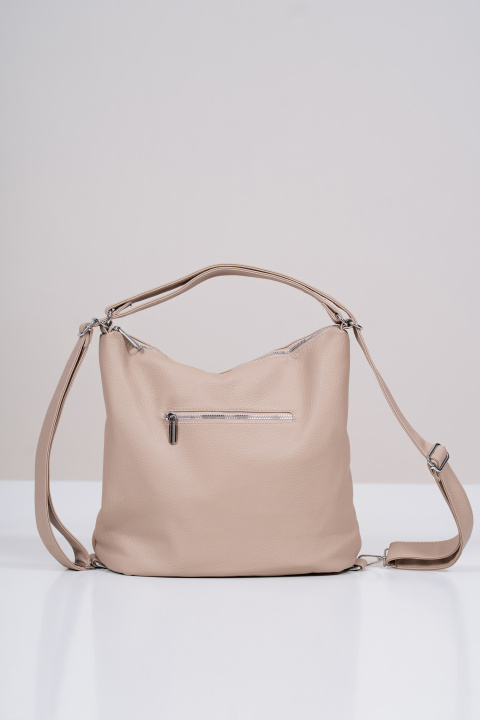 Дамска кожена чанта в бежово с диагонален цип