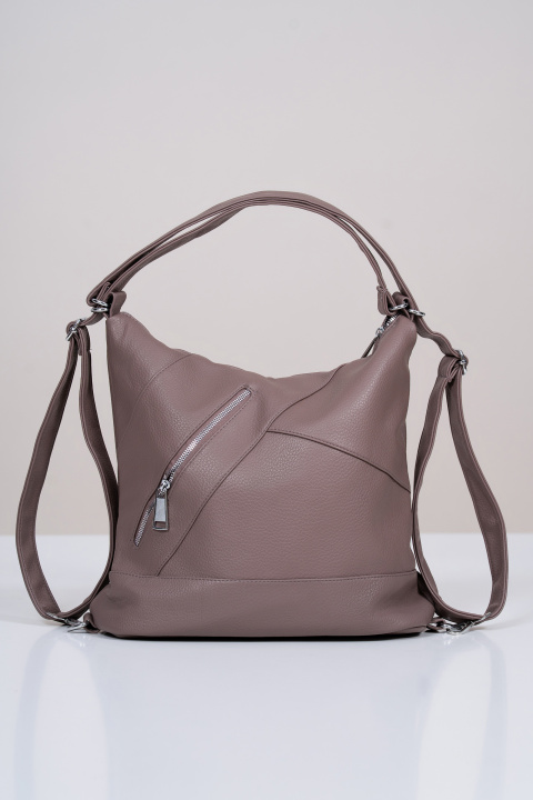 Дамска кожена чанта в цвят капучино с диагонален цип