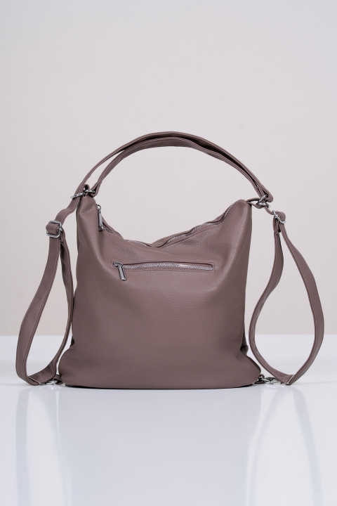 Дамска кожена чанта в цвят капучино с диагонален цип