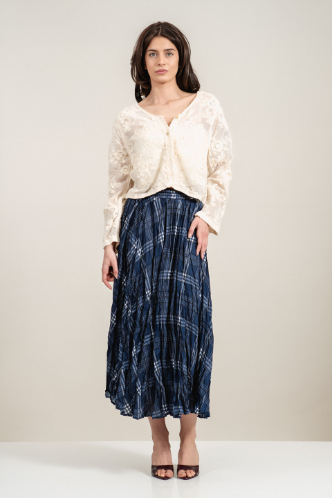 Дамска къса жилетка в цвят екрю с мрежеста с релефна бродерия