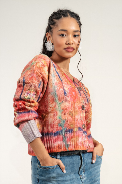 Дамска къса плетена жилетка с цветен принт в розово, оранжево, синьо и зелено