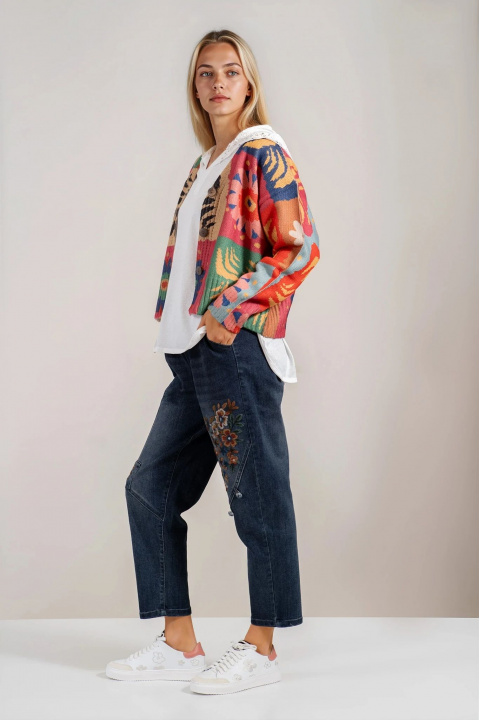 Дамска къса плетена жилетка с многоцветен принт