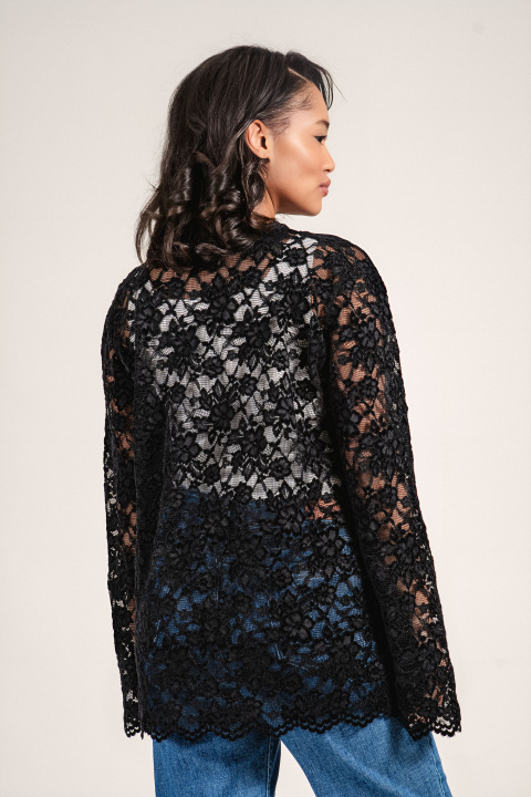 Дамска оувърсайз жилетка в черно с флорална дантела