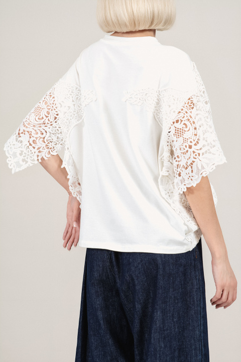 Дамска памучна блуза в бяло и ефектна рязана бродерия