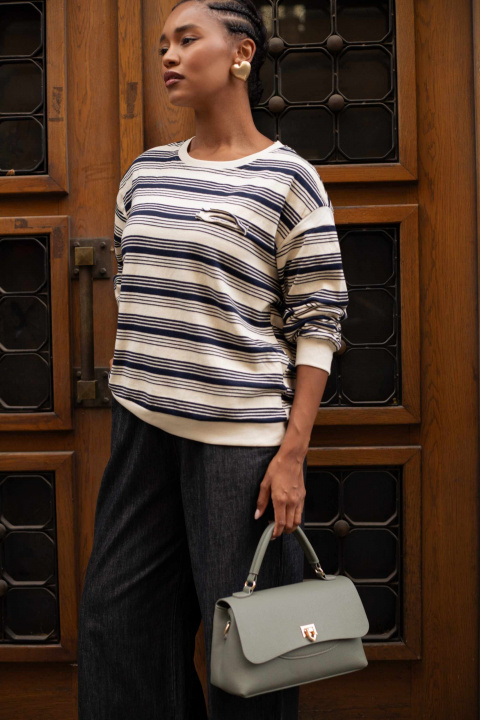 Дамска памучна блуза в екрю със тъмносиньо райе