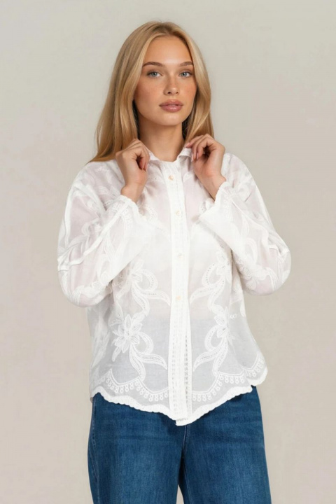 Дамска памучна риза в бяло с релефна бродерия и ефирен силует