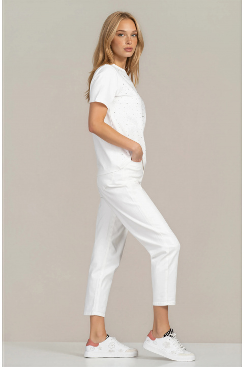 Дамска памучна тениска в бяло с декоративни камъни и права кройка