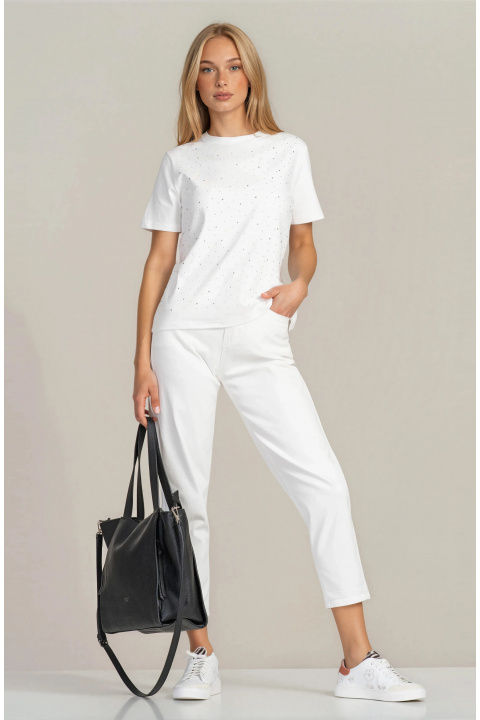 Дамска памучна тениска в бяло с декоративни камъни и права кройка