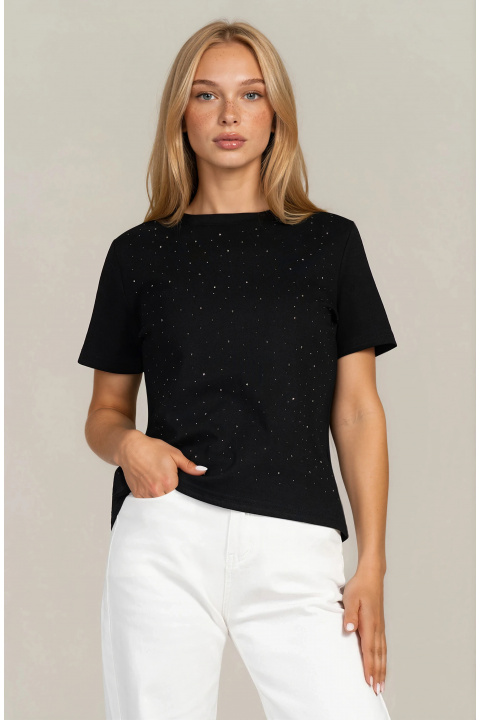 Дамска памучна тениска в черно с декоративни камъни и права кройка
