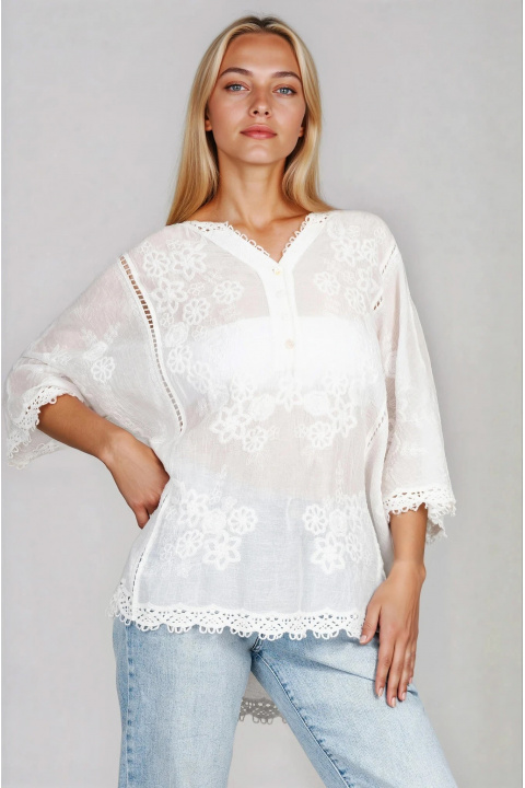 Дамска памучна туника в бяло с бродерия и 7/8 ръкав