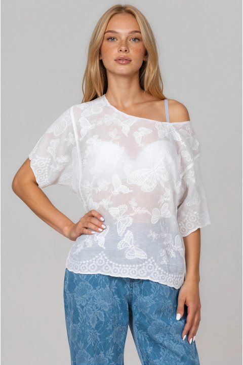 Дамска памучна туника в бяло с бродерия на цветя и пеперуди