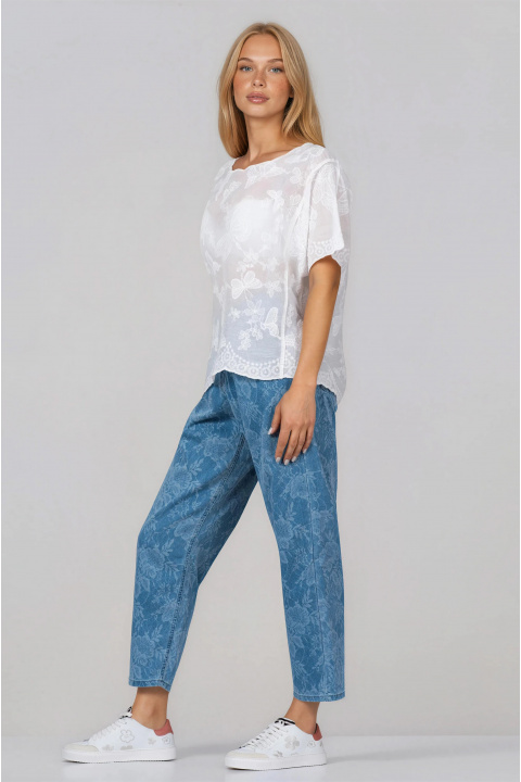 Дамска памучна туника в бяло с бродерия на цветя и пеперуди